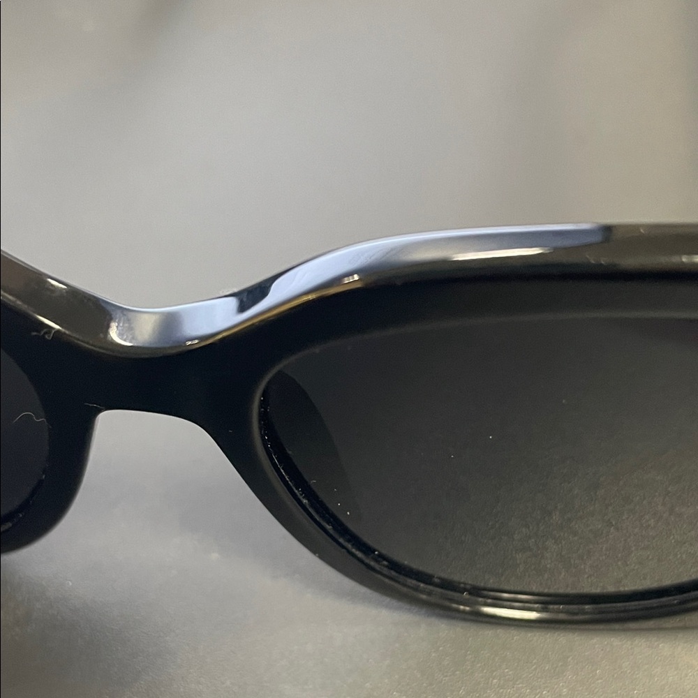 CHANEL Glossy Black Polarized Sunglasses Like New - Picture 13 of 14